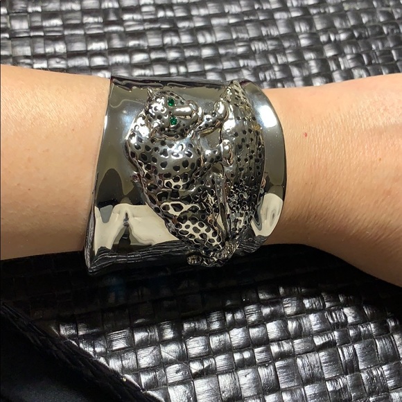 Tiger silver tone Cuff bracelet - Picture 3 of 7